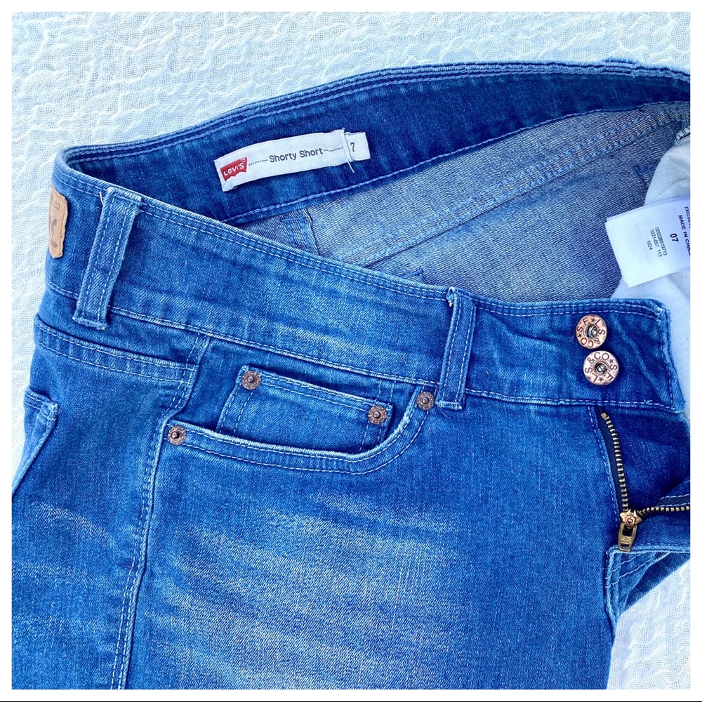 Jr 7 Waist 30” LEVIS ‘Shorty Short’ Jean Cutoff Hem Shorts - Picture 11 of 16